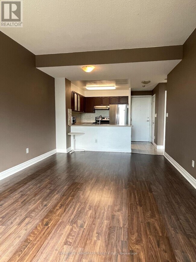 188 Doris Ave in Toronto, ON - Building Photo - Building Photo