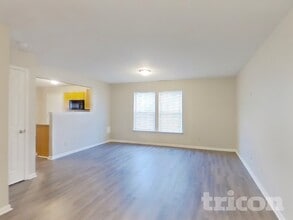 10892 Woods Dr in Ingalls, IN - Foto de edificio - Building Photo