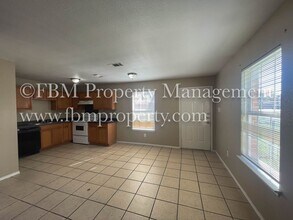 400 Kings Way Dr in Mansfield, TX - Foto de edificio - Building Photo