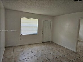 2451 NW 8th Pl in Fort Lauderdale, FL - Building Photo - Building Photo