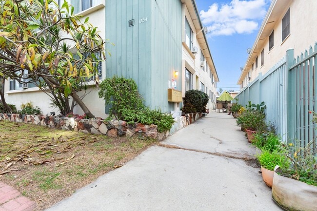 1254 Orange in Los Angeles, CA - Building Photo - Building Photo