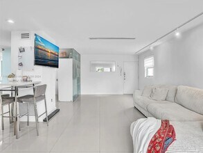 750 Michigan Ave, Unit 201 in Miami Beach, FL - Building Photo - Building Photo