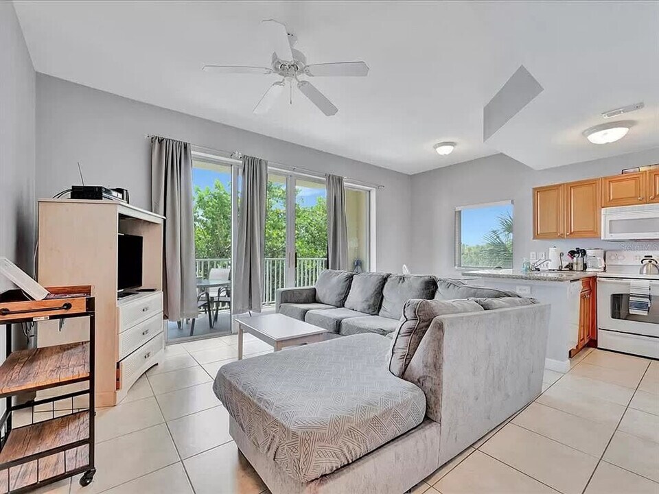 8800 Bay Pines Blvd in St. Petersburg, FL - Building Photo