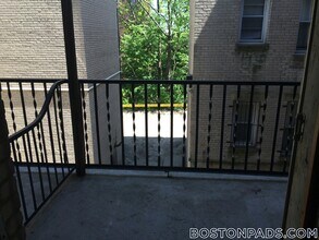 1638 Commonwealth Ave, Unit 10 in Boston, MA - Foto de edificio - Building Photo