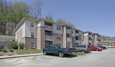 Canterbury House Apartments - Southgate in Southgate, KY - Building Photo - Building Photo