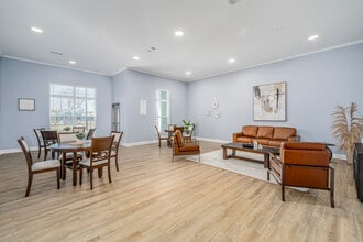 Liberty Gardens in North Chesterfield, VA - Foto de edificio - Interior Photo