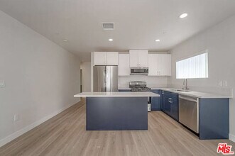 204 E 29th St in Los Angeles, CA - Building Photo - Building Photo