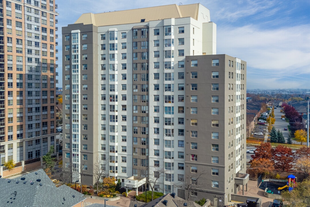 Cervantes Lions Court in Mississauga, ON - Building Photo