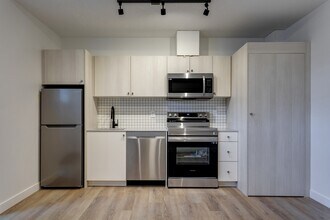 11711-11131 131 Ave NW in Edmonton, AB - Building Photo - Building Photo
