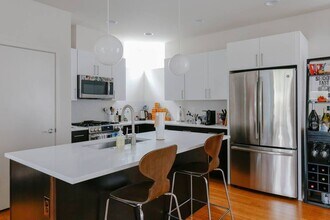 705 18th Ave S in Seattle, WA - Building Photo - Building Photo