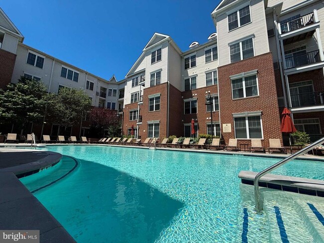 350 W Elm St