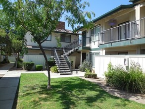 Summertree Apartments in Fresno, CA - Building Photo - Building Photo