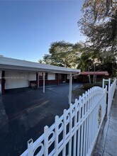 470 NE 127th St in North Miami, FL - Building Photo - Building Photo