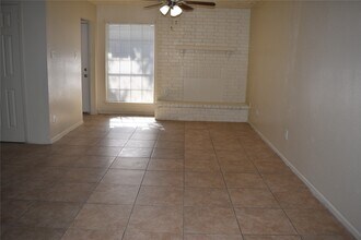 6653 Westwick Dr in Houston, TX - Building Photo - Building Photo