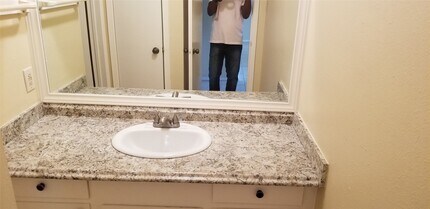 2017 W Sidnor St in Alvin, TX - Building Photo - Building Photo