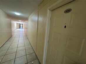 6970 NW 186th St in Hialeah, FL - Building Photo - Building Photo