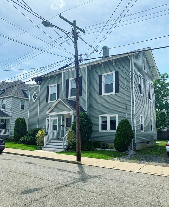 39 Waverly Place Rentals in Red Bank, NJ