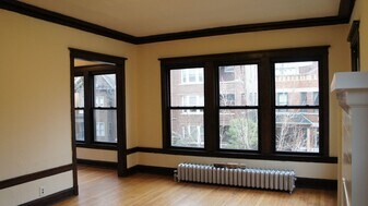 2516 N Sawyer Ave in Chicago, IL - Building Photo