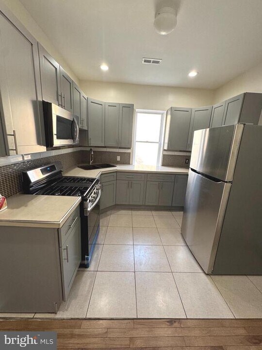 2121 N 20th St in Philadelphia, PA - Building Photo