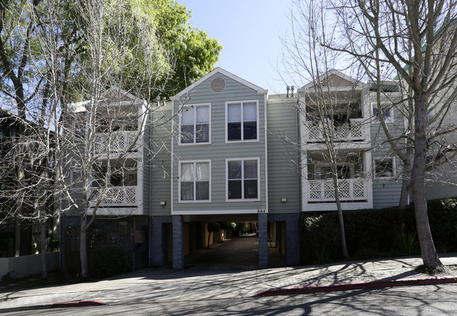 Vernon Park Apartments in Oakland, CA - Foto de edificio - Building Photo