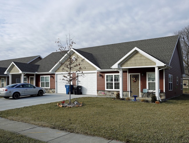 Beacon Village in Springfield, MO - Foto de edificio - Building Photo