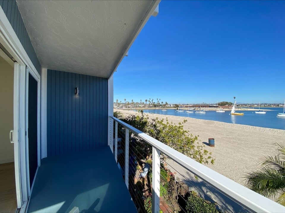 3630 Bayside Walk in San Diego, CA - Building Photo