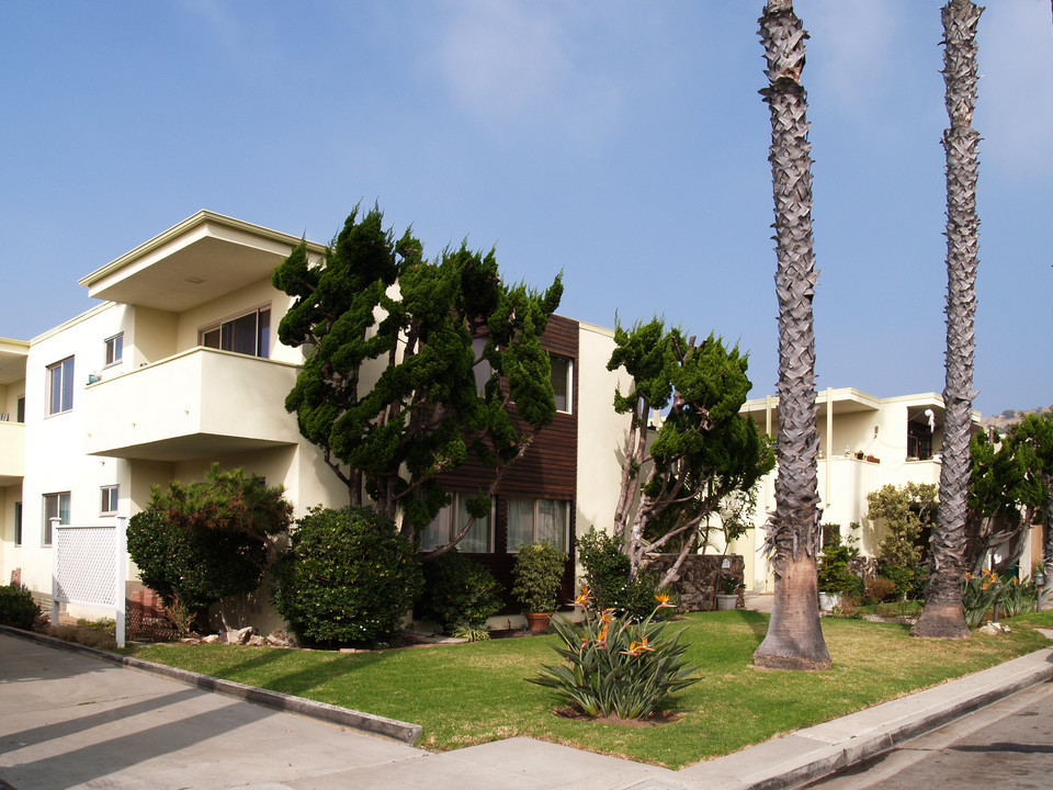 170 McKnight Dr in Laguna Beach, CA - Foto de edificio