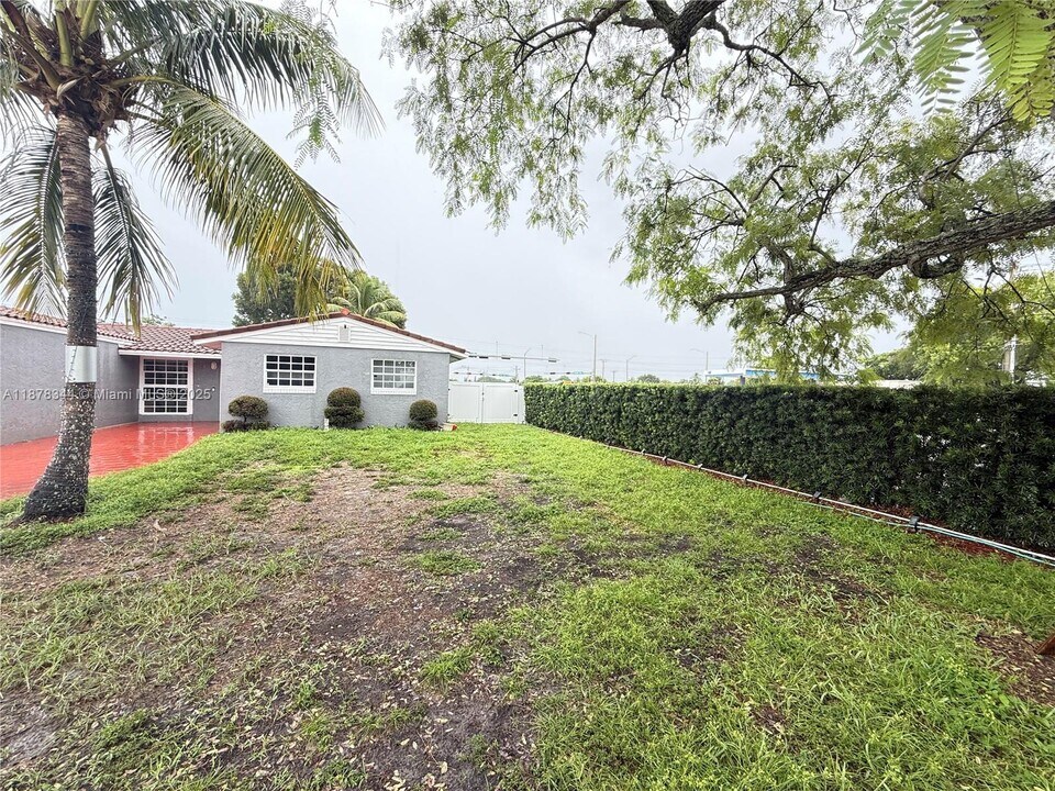 190 SW 72nd Terrace in Margate, FL - Building Photo