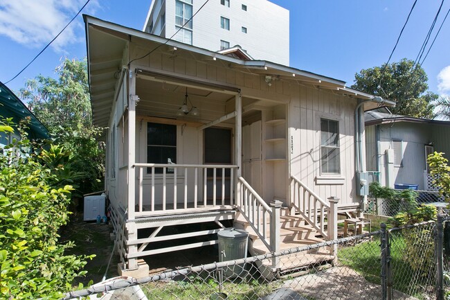 property at 1127 Banyan St