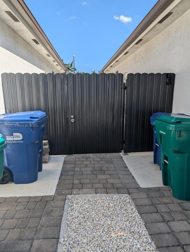 14656 SW 23rd Ter in Miami, FL - Building Photo - Building Photo