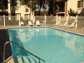 8540 Summerdale Rd, Unit 117 in San Diego, CA - Building Photo - Building Photo