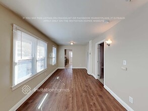 3703 S Gramercy Pl in Los Angeles, CA - Foto de edificio - Building Photo