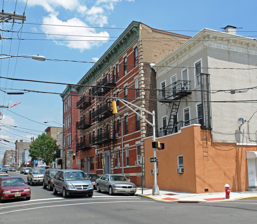 1202-1206 Bergenline Ave in Union City, NJ - Building Photo