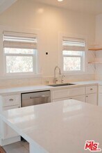 466 1/2 N Gardner St in Los Angeles, CA - Building Photo - Building Photo