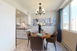 9903-1104 104 Street NW in Edmonton, AB - Building Photo