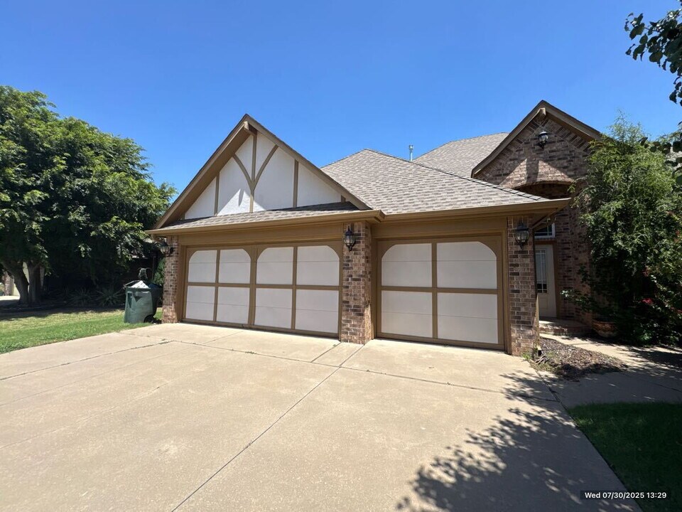 3024 FireWheel Rd in Edmond, OK - Building Photo