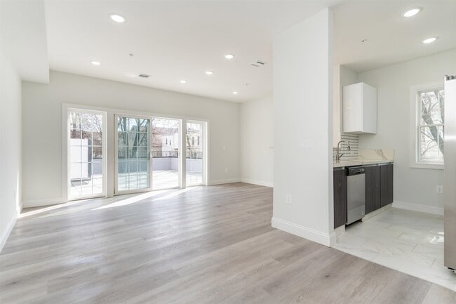 144 Bergen Ave in Jersey City, NJ - Foto de edificio - Building Photo