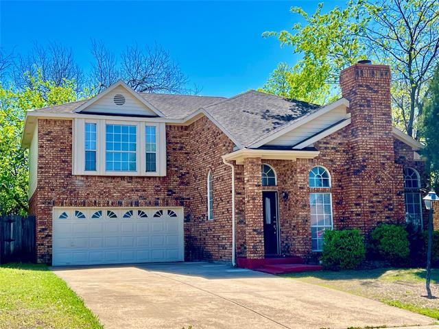 104 Moss Hill Dr in Arlington, TX - Foto de edificio - Building Photo