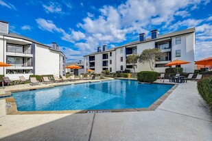 Skye at Love in Dallas, TX - Building Photo