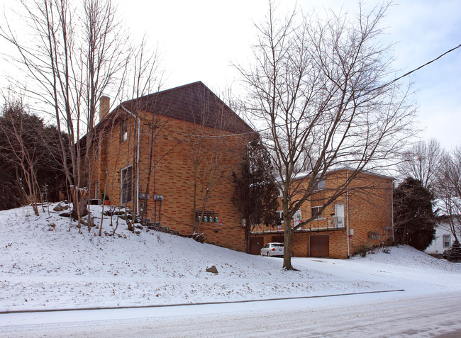 112 W Hall St in Kent, OH - Foto de edificio - Building Photo