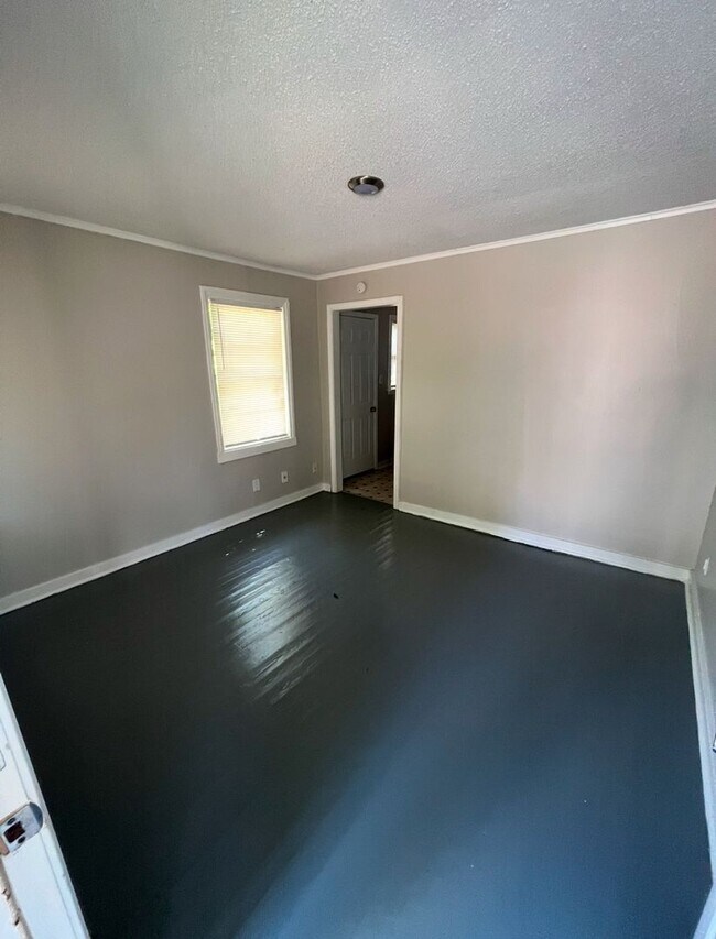 1591 Locust St in Memphis, TN - Building Photo - Building Photo