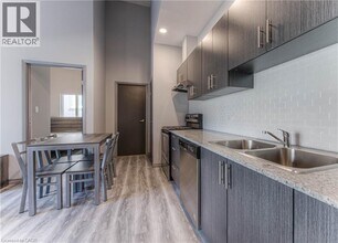 275 Larch St in Waterloo, ON - Building Photo - Building Photo