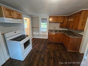1237 State St in Veazie, ME - Building Photo - Building Photo