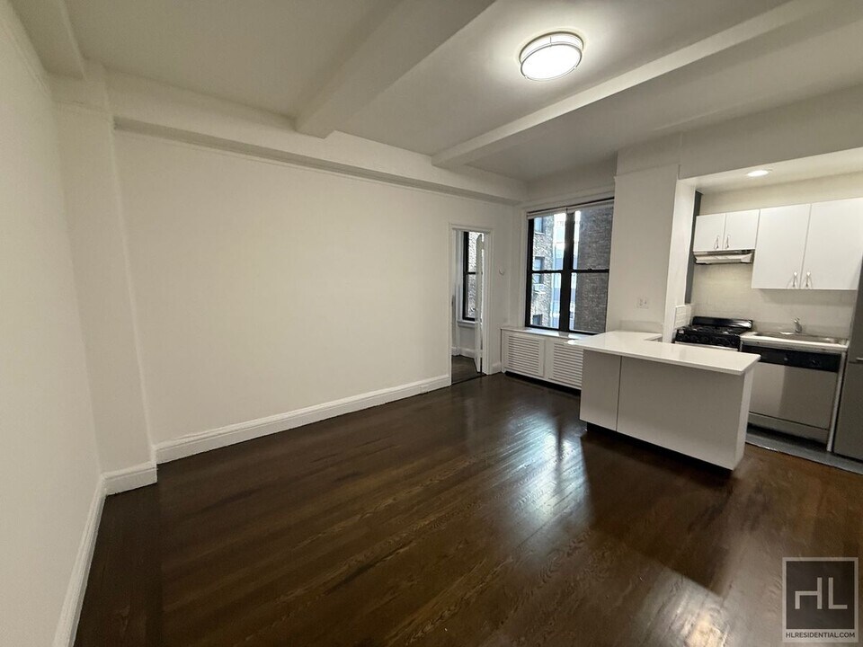 EAST 46 STREET in New York, NY - Building Photo