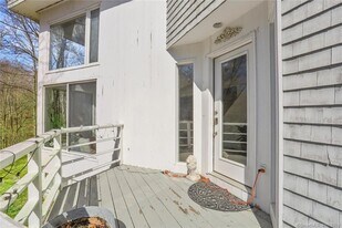126 Gallows Hill Rd in Redding, CT - Building Photo