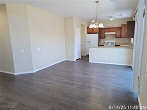 8977 Castledowns St in Las Vegas, NV - Building Photo - Building Photo