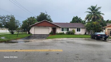 6802 SW 34th Ct in Miramar, FL - Building Photo - Building Photo