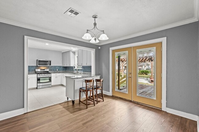 property at 2406 Oaklawn Dr