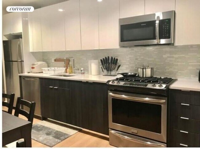 25-21 43rd Ave in Queens, NY - Building Photo - Building Photo