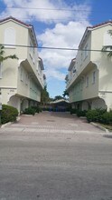 1705 Johnson St in Hollywood, FL - Building Photo - Building Photo